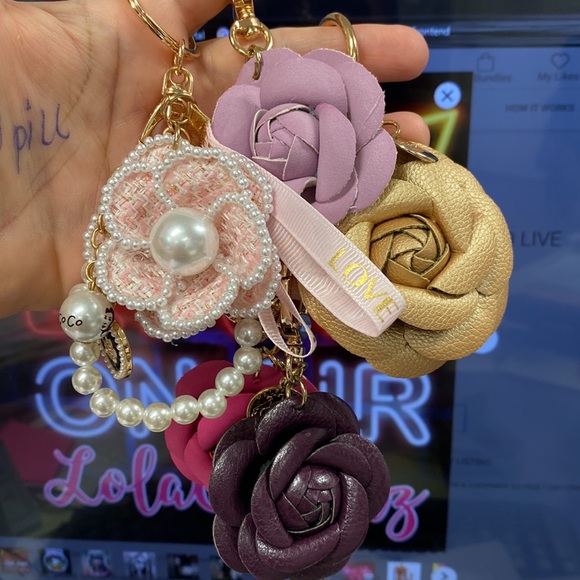 Flower Key Chain Bag Charm👑Pick 1 - Picture 3 of 3